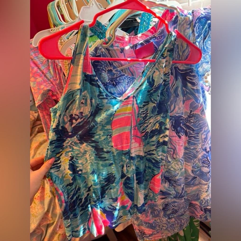 Lilly Vneck tank